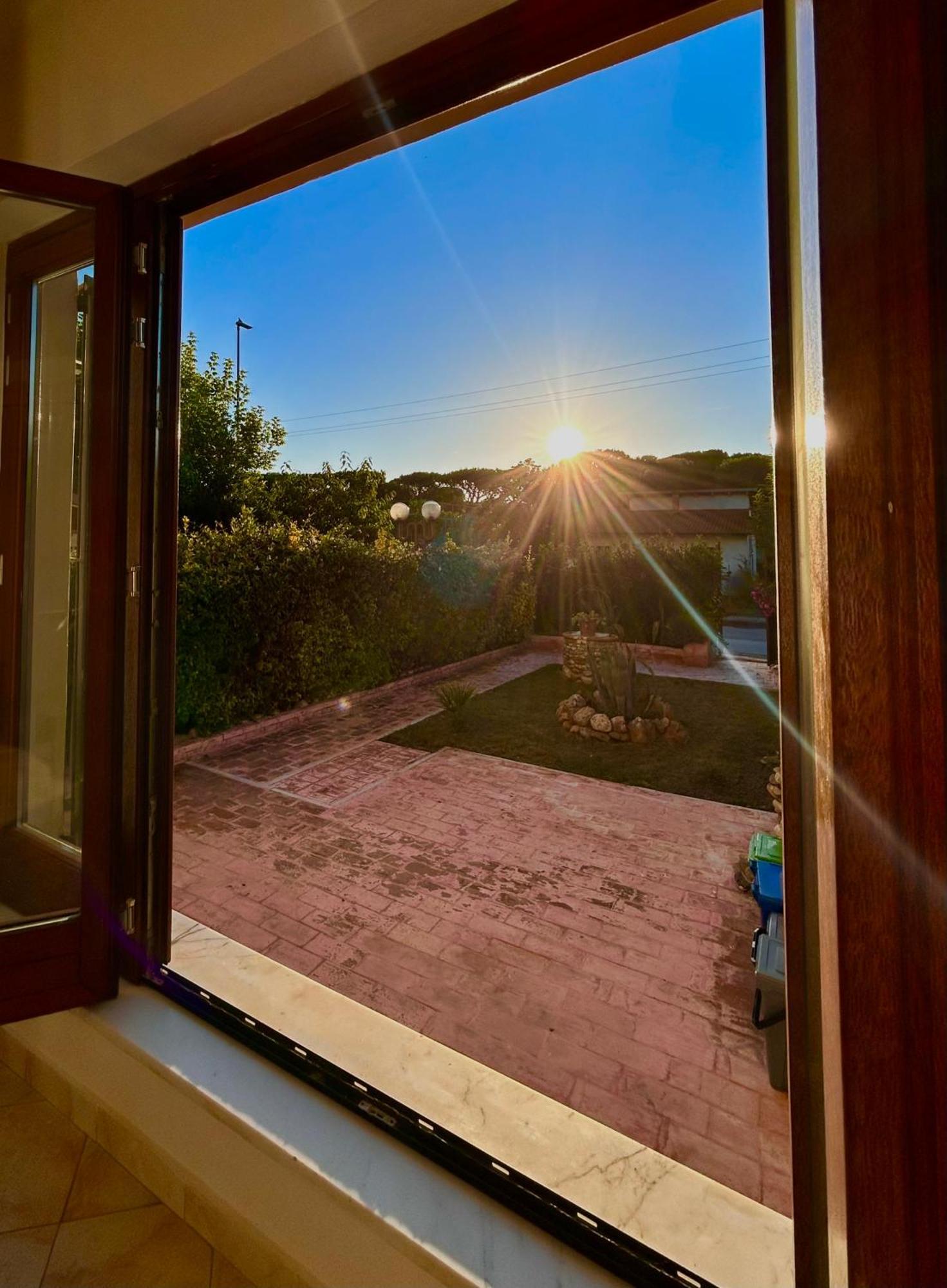 Sunny Apartment Marina di Massa Exterior photo